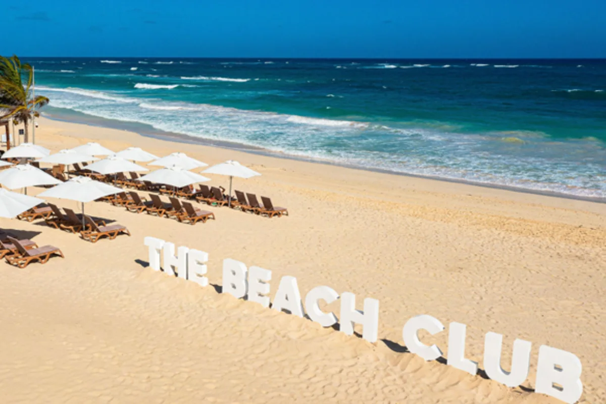 Lee más sobre el artículo Beach club en Punta Cana: el lujo de tu paraíso exclusivo