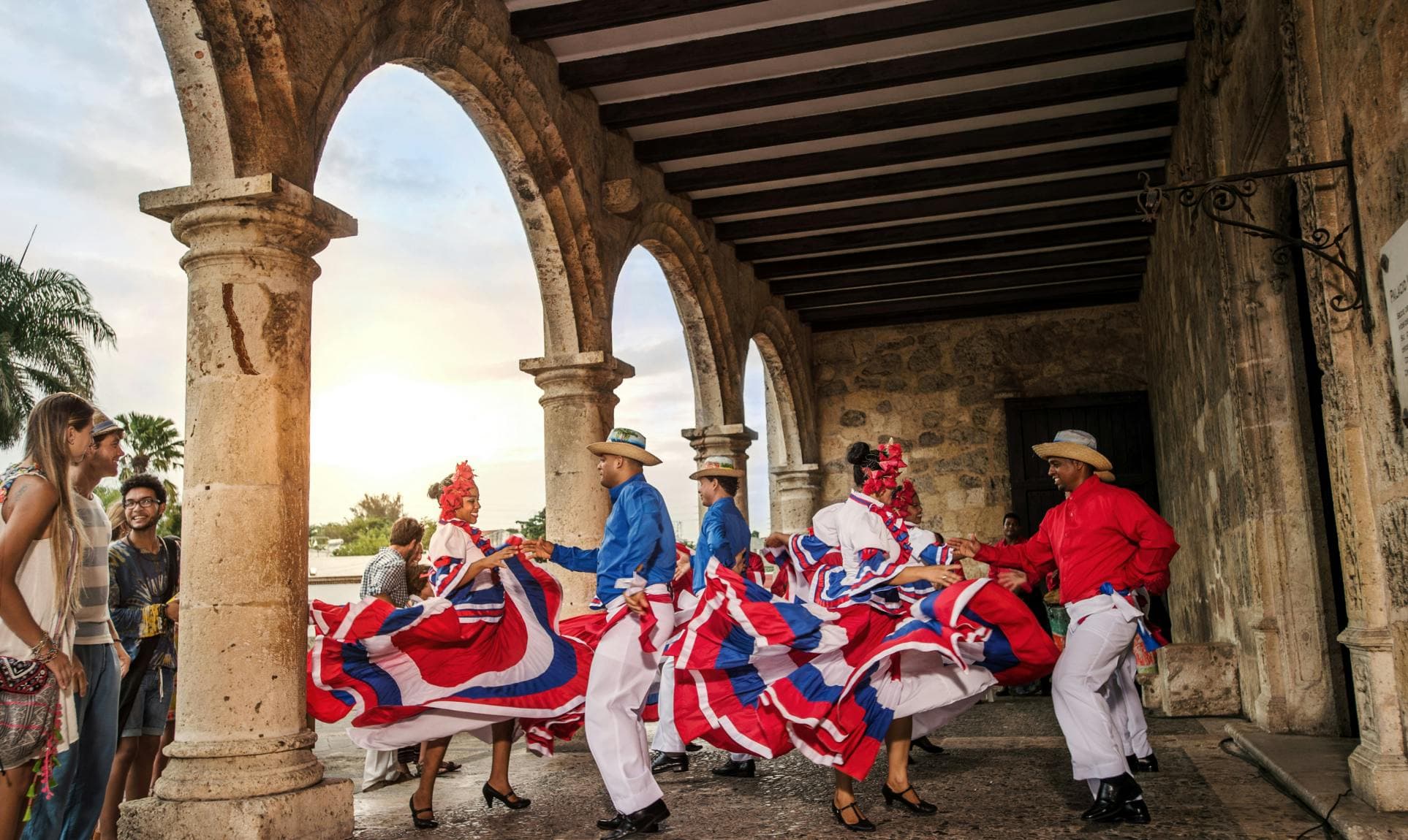 Read more about the article Dominican Culture Guide: Music, Gastronomy and Traditions